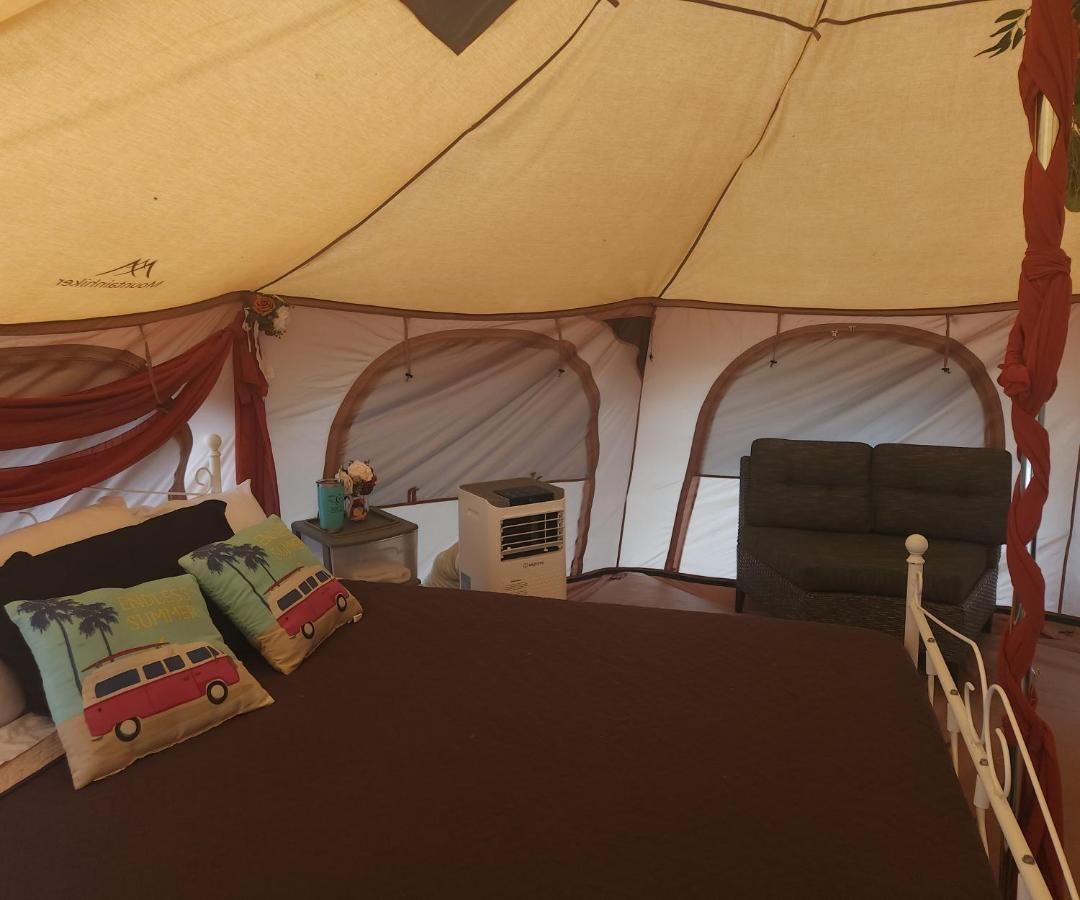 Al'S Hideaway Glamping Tents Hotel Pipe Creek Екстериор снимка