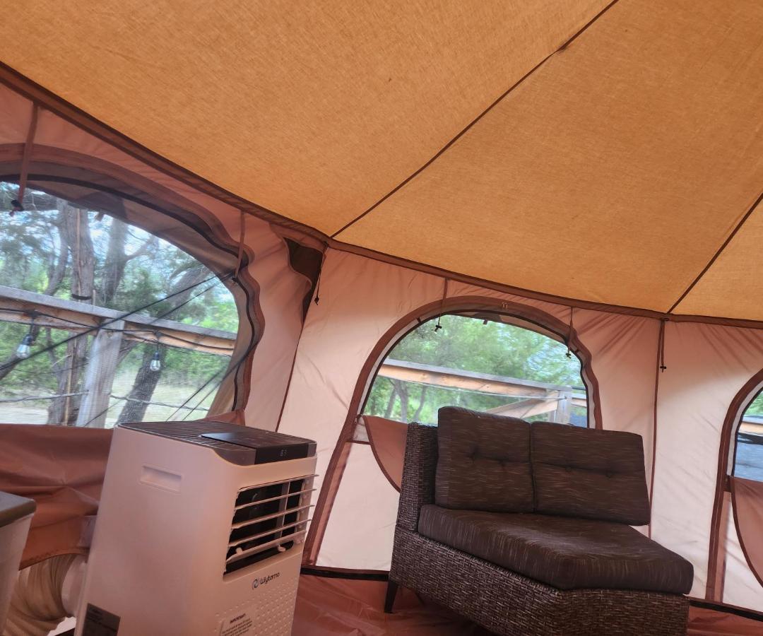 Al'S Hideaway Glamping Tents Hotel Pipe Creek Екстериор снимка