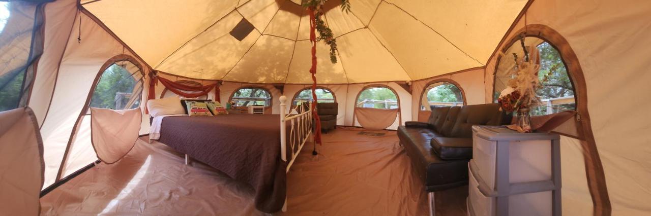 Al'S Hideaway Glamping Tents Hotel Pipe Creek Екстериор снимка