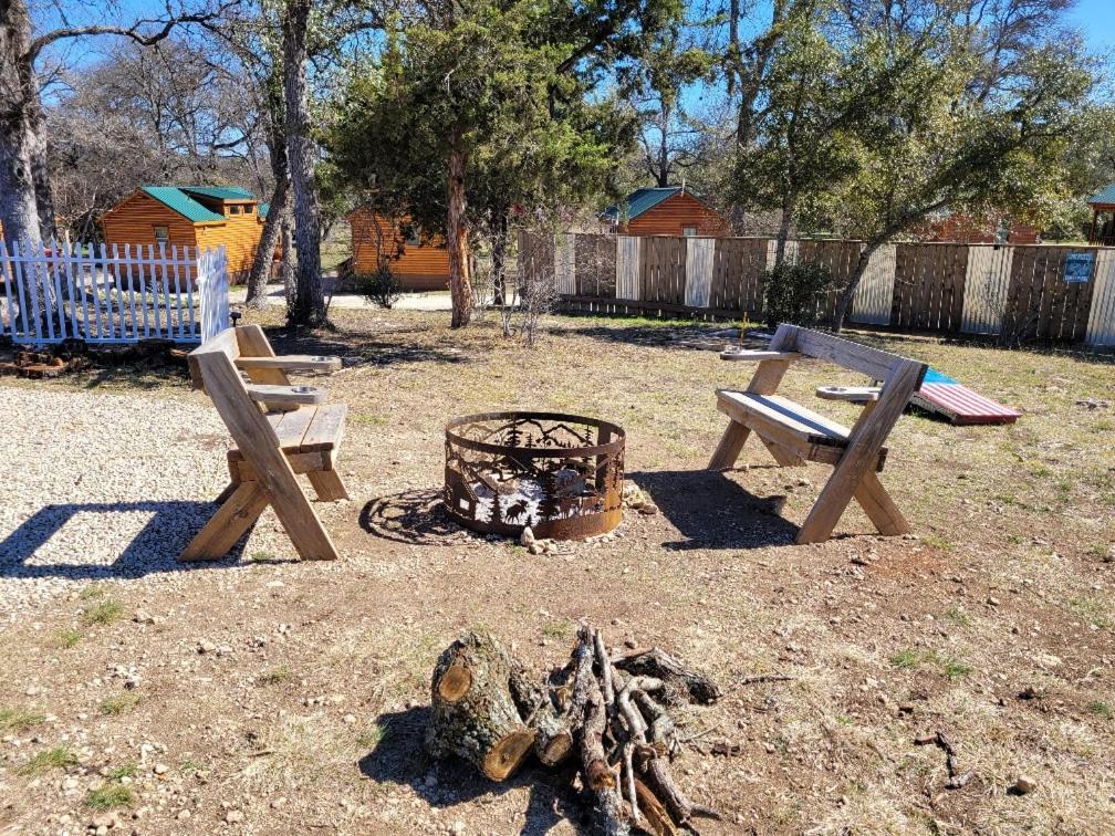 Al'S Hideaway Glamping Tents Hotel Pipe Creek Екстериор снимка